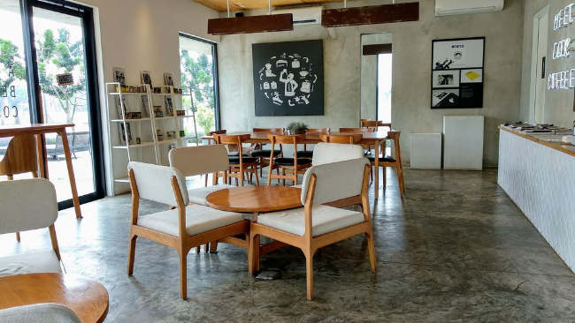 Fasilitas di Little Talk Coffee